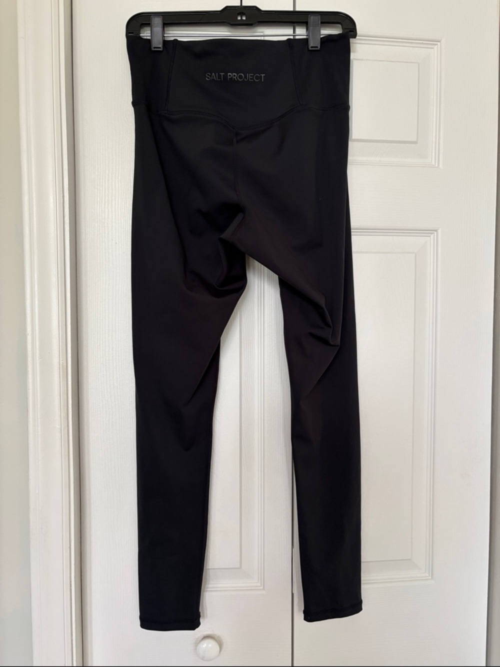 Sleek V-Waist Black Leggings for Women